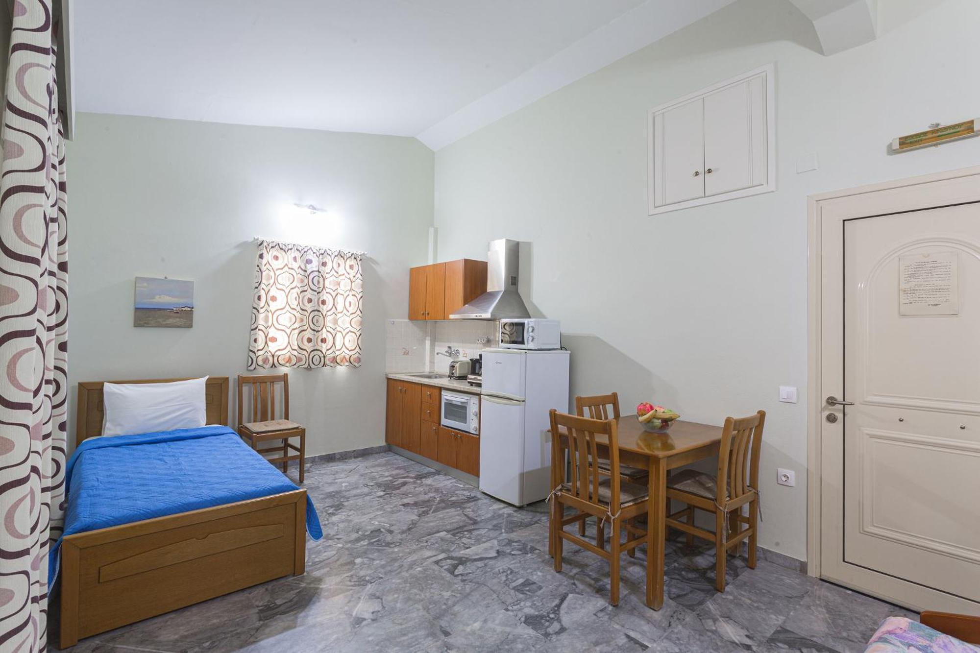 Remvi Hotel - Apartments Stoúpa エクステリア 写真