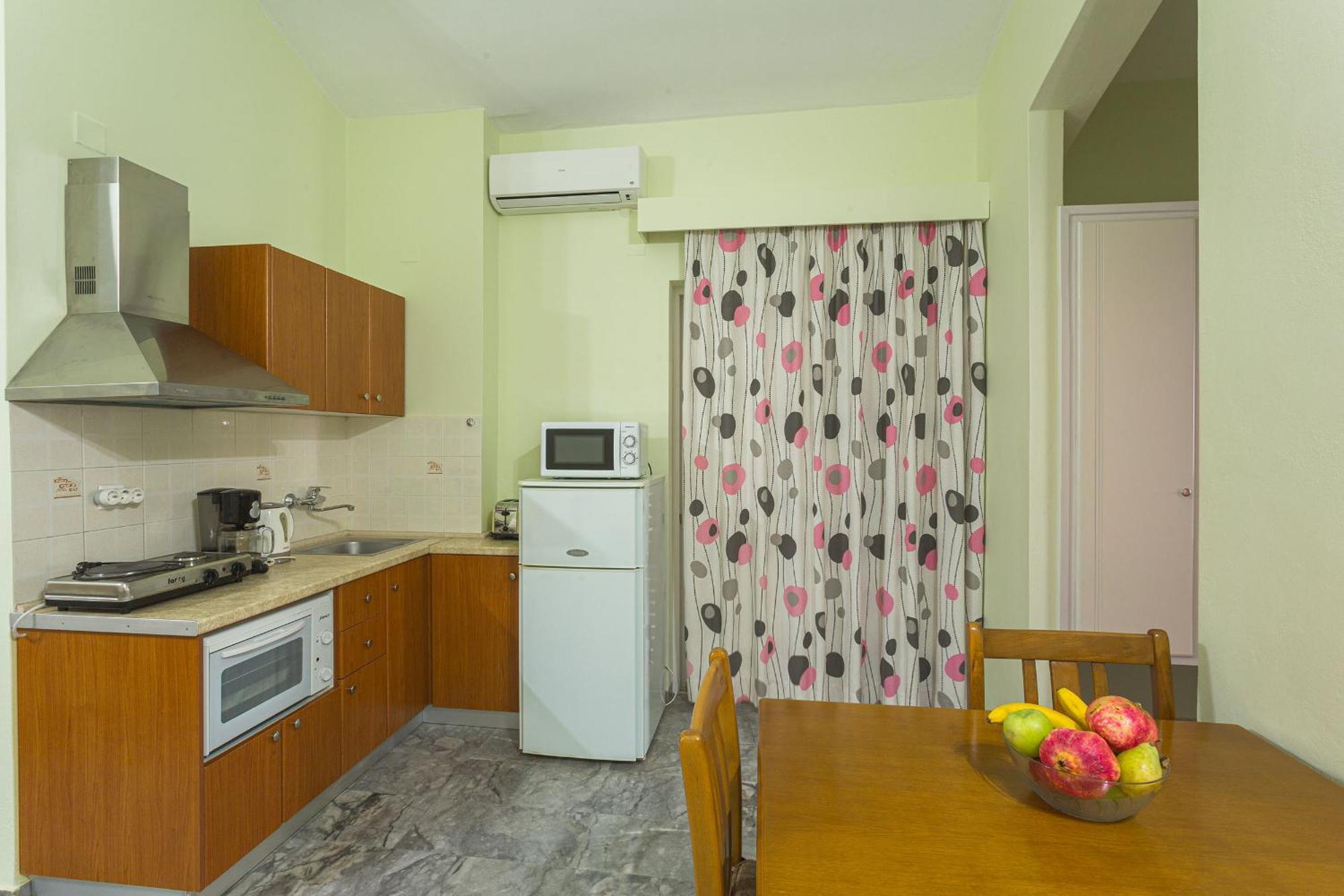 Remvi Hotel - Apartments Stoúpa エクステリア 写真