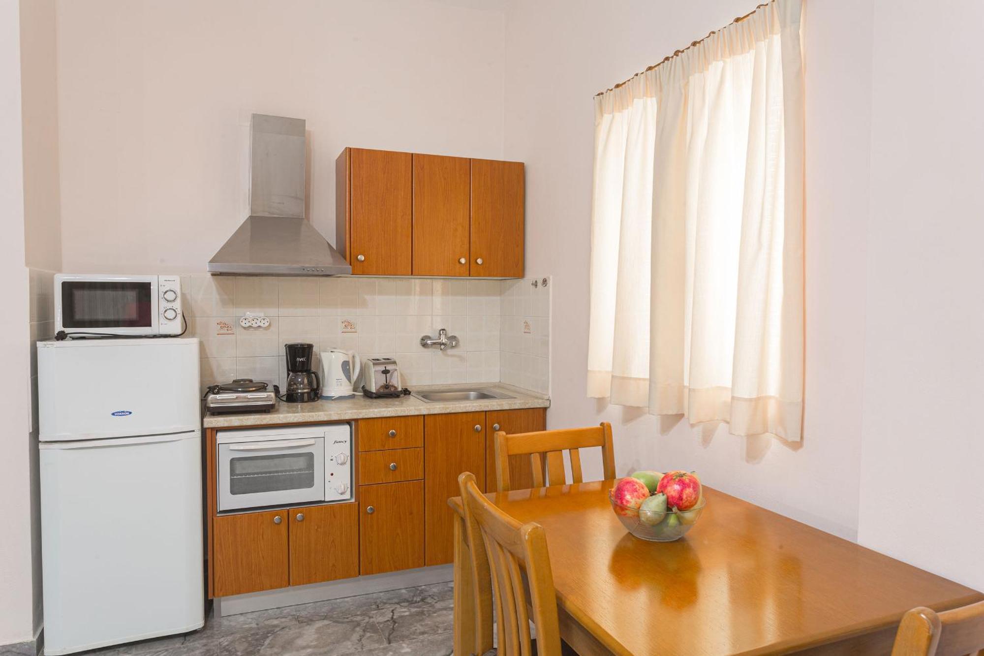 Remvi Hotel - Apartments Stoúpa エクステリア 写真